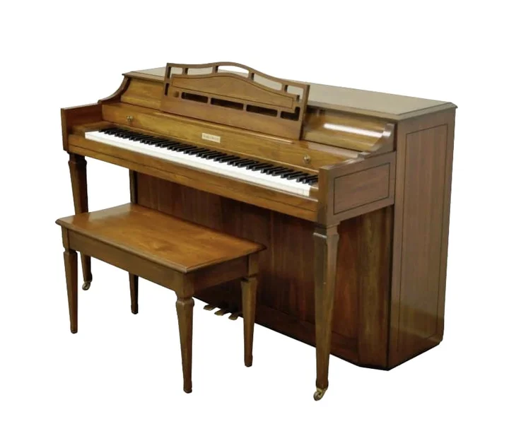 Spinet piano