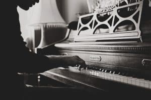 Read more about the article Avoiding Hidden Fees: How to Get Accurate Piano Moving Quotes